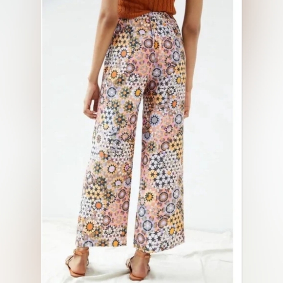 Floral Patterned Wide-Leg Pants - Picture 3 of 4